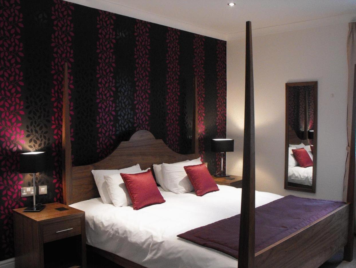 The Boleyn Hotel Стейнс Экстерьер фото