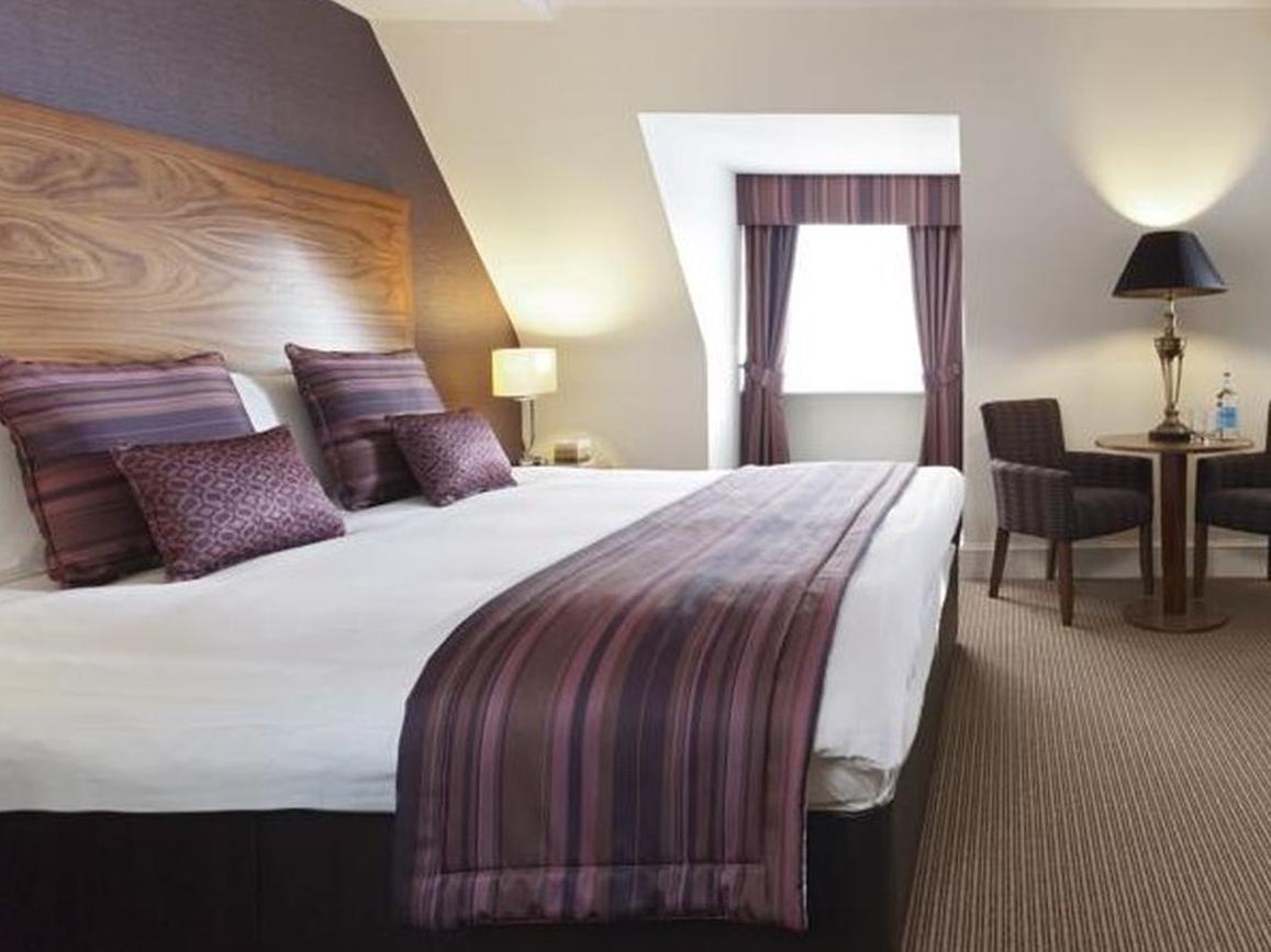 The Boleyn Hotel Стейнс Экстерьер фото