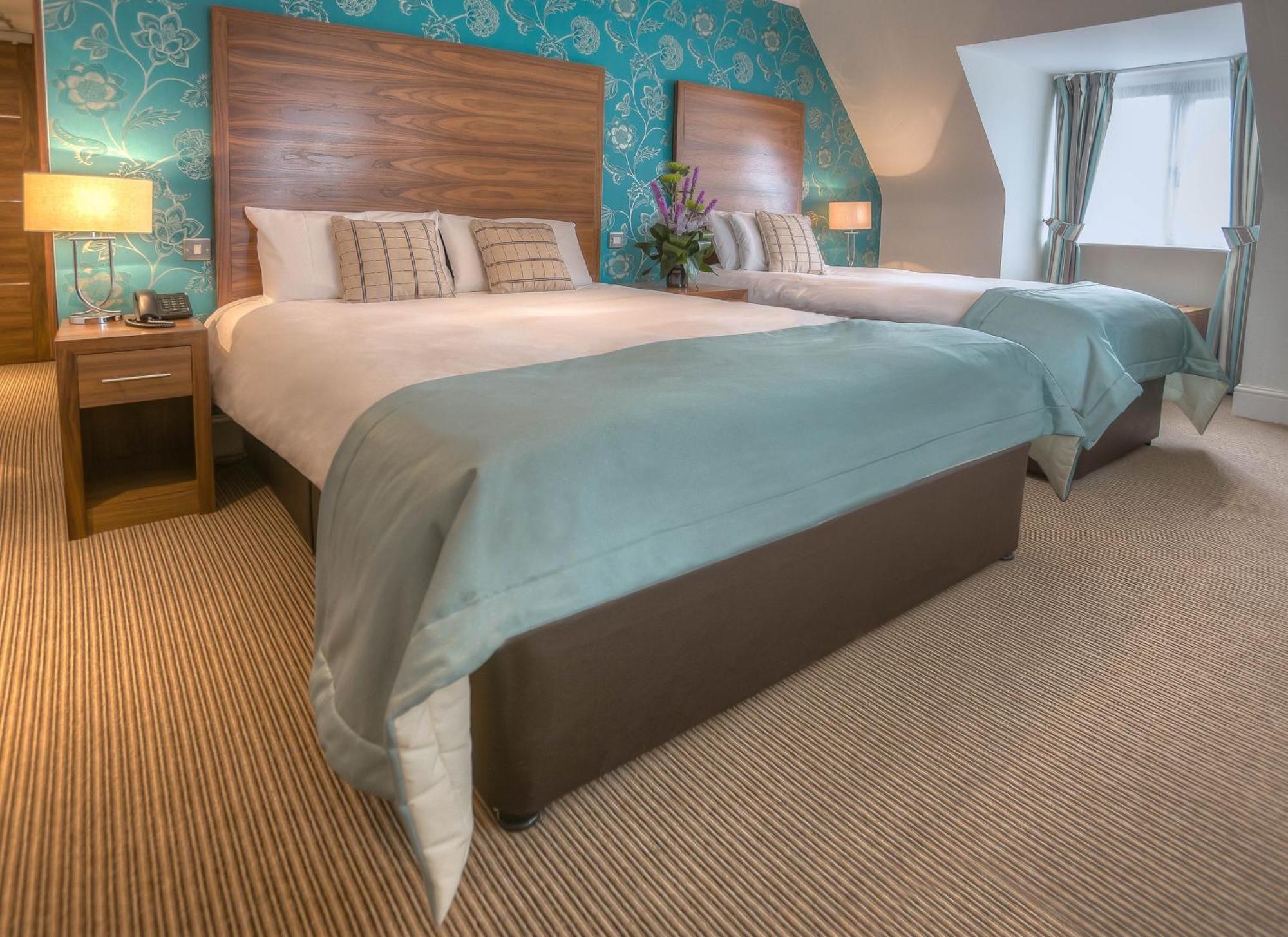 The Boleyn Hotel Стейнс Экстерьер фото